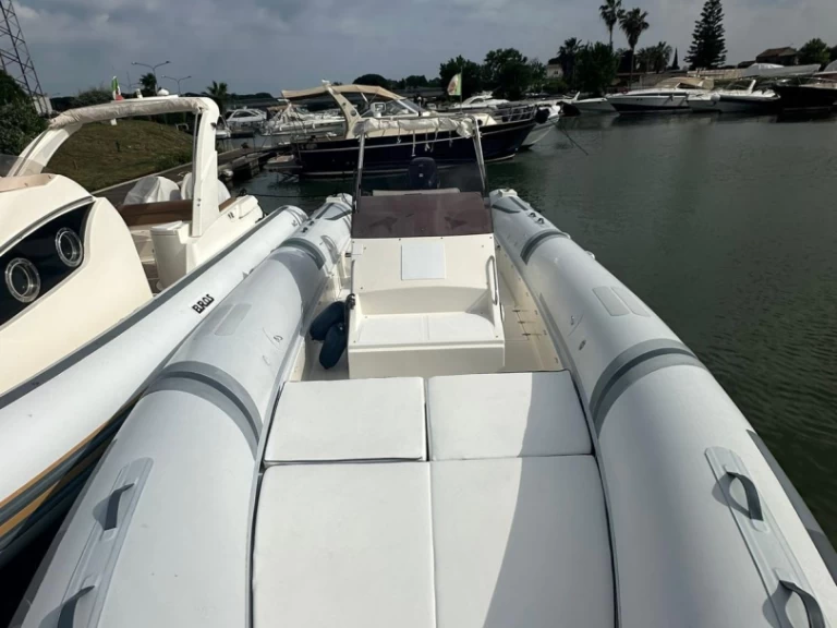 Yacht hire Porto Badino cheap Lomac 1000 Club