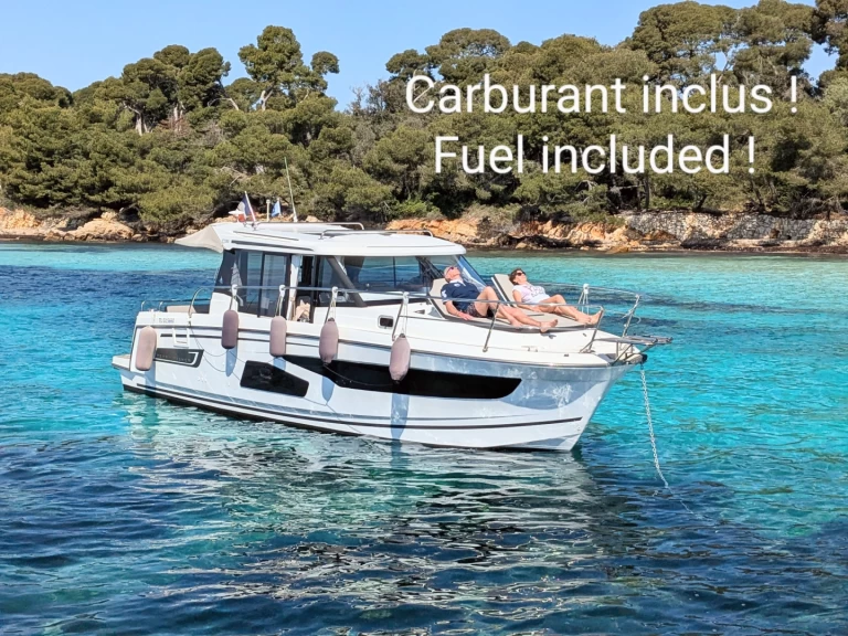 Hire Motorboat Jeanneau with a boat licence