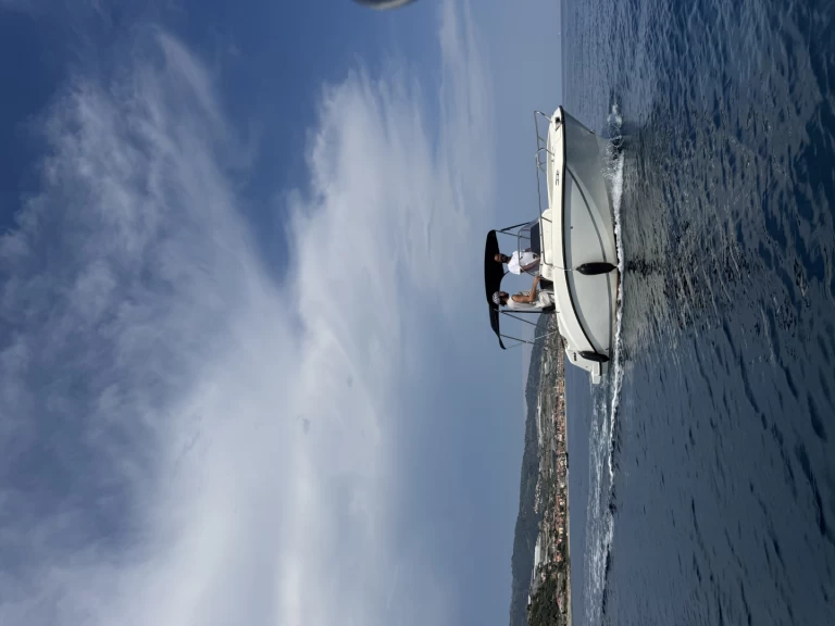Hire Motorboat Idea Marine with a boat licence