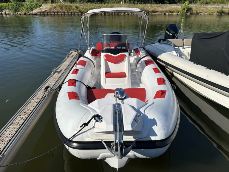 Yacht hire Hyères cheap Cayman 21 Sport