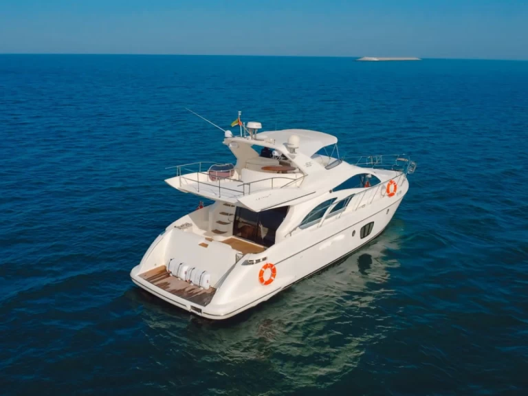 Hire Motorboat with or without skipper Azimut Antibes