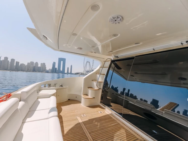 Hire Motorboat Azimut with a boat licence