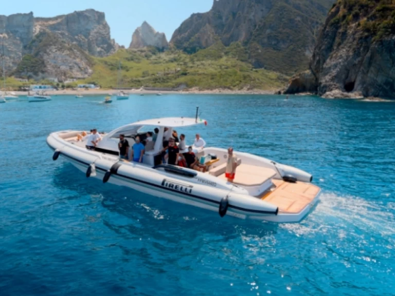 Charter a Pirelli 50 EFB in Naples on Samboat