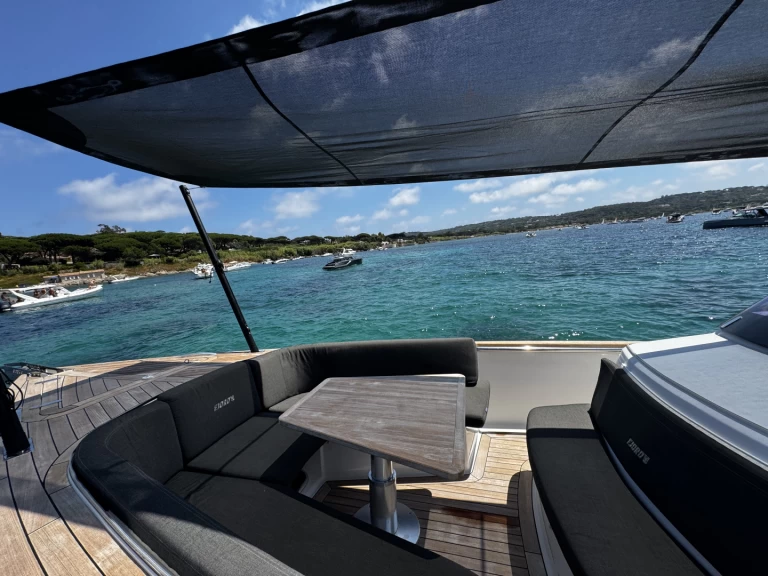 Motorboat to hire Port Grimaud at the best price