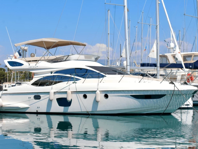 Motorboat to hire Antibes at the best price