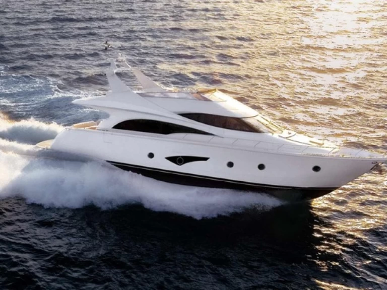 Hire Luxury Yacht Marquis with a boat licence