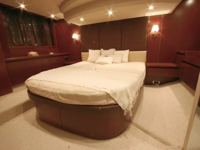 Motorboat to hire Antibes at the best price