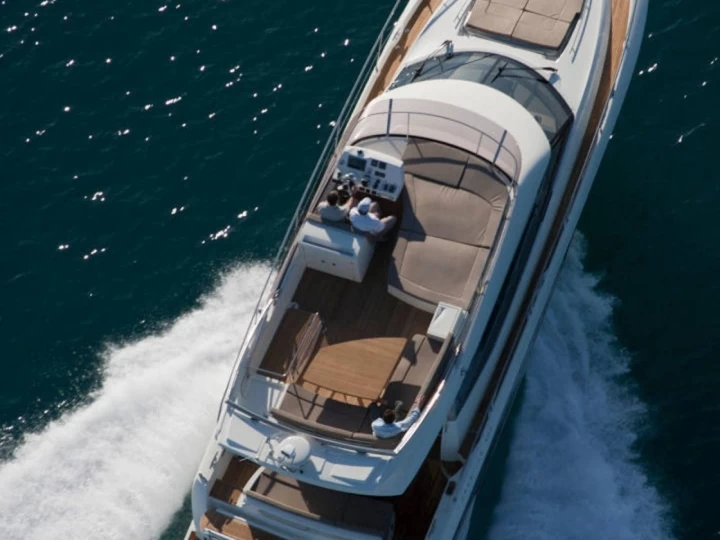 Hire Motorboat Prestige with a boat licence