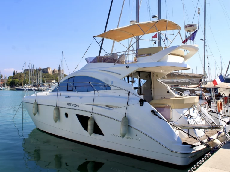 Motorboat to hire Antibes at the best price