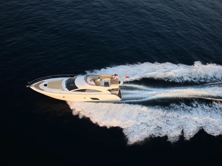 Yacht charter Antibes - Bénéteau Monte Carlo 47 Fly on SamBoat
