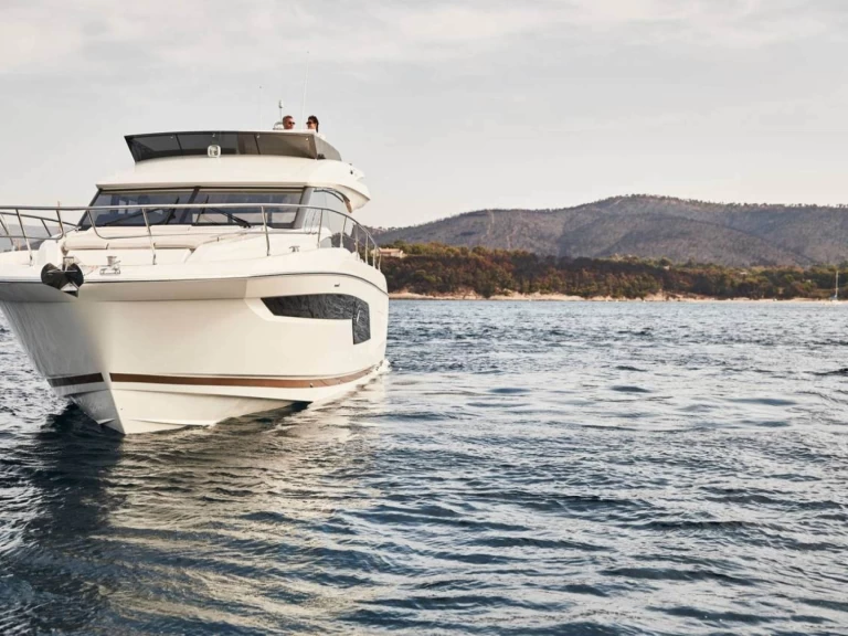 Hire a Jeanneau Prestige 520 Fly Antibes