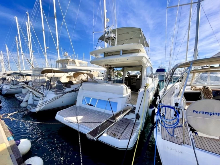 Yacht hire Antibes cheap Prestige 520 Fly