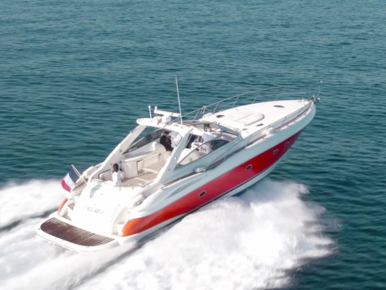 Yacht charter Golfe-Juan - Sunseeker Predator 56 on SamBoat