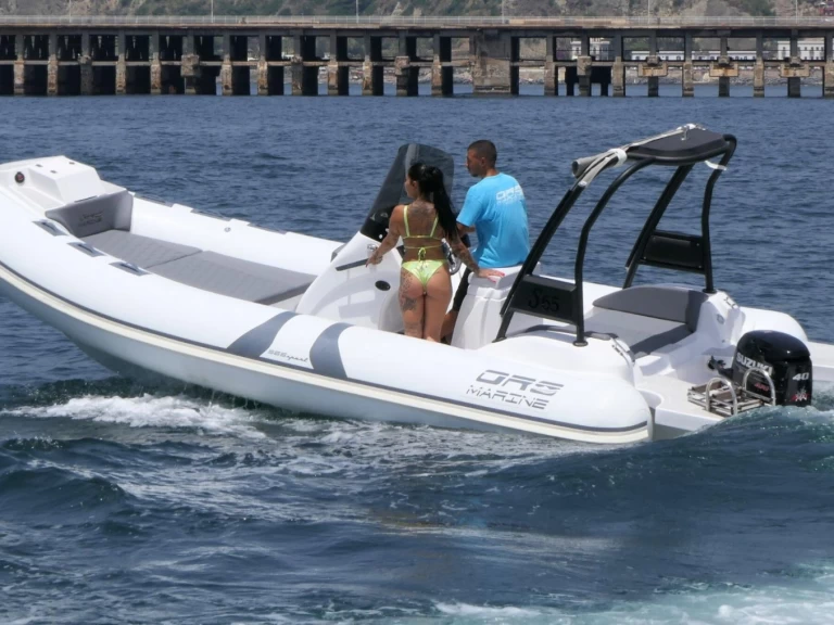 Yacht hire Fornells cheap Oromarine S-65