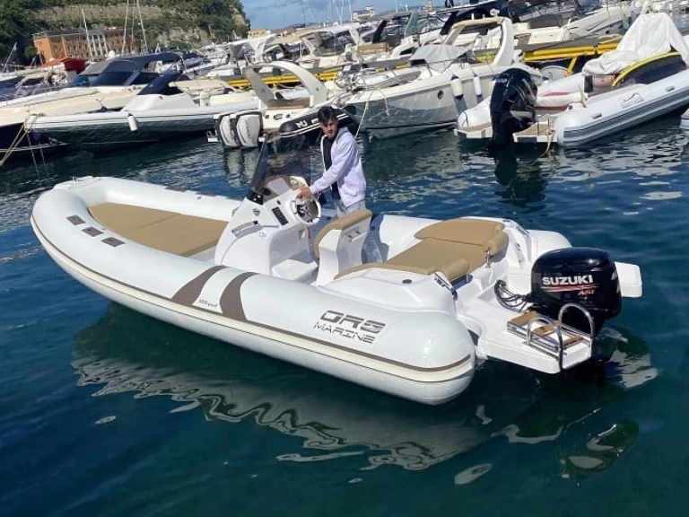 Charter a Oromarine Oromarine S-65 in Fornells on Samboat