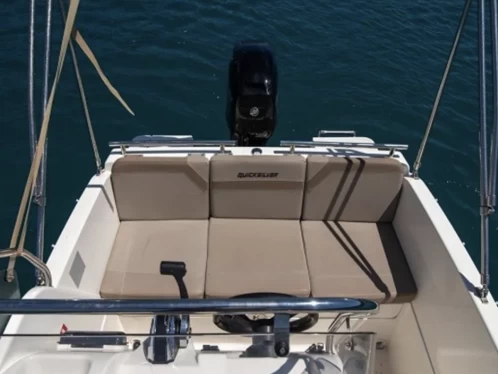 Hire Motorboat Quicksilver with a boat licence