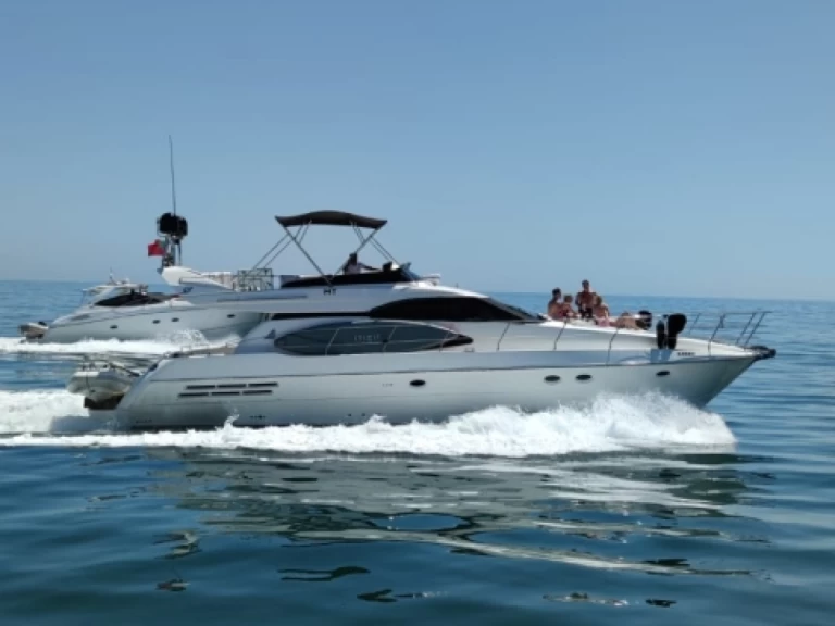 Hire Motorboat Azimut with a boat licence