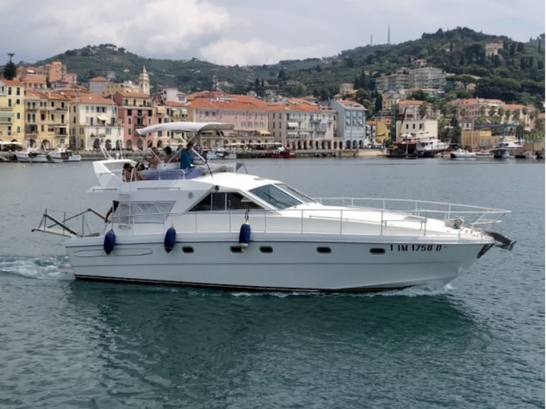 Charter a Raffaelli Storm in San Lorenzo al Mare on Samboat