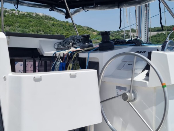 Catamaran to hire Punat at the best price