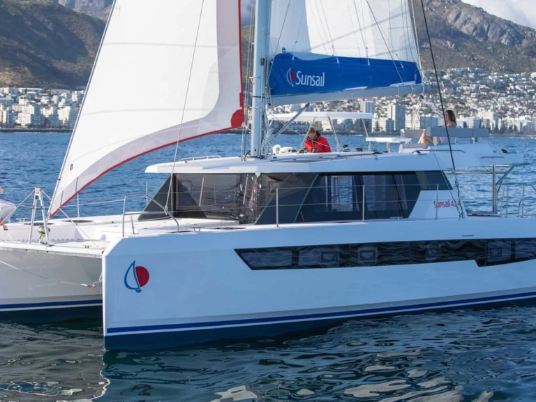 Hire Catamaran Leopard with a boat licence