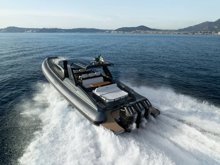 Motorboat to hire Poltu Quatu at the best price