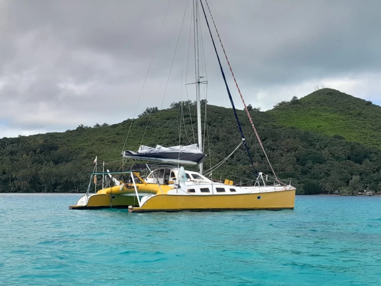 Hire Catamaran Outremer with a boat licence