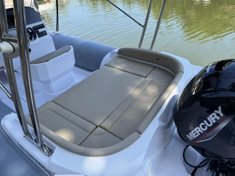 Yacht charter Mandelieu-la-Napoule - Predator 650 on SamBoat