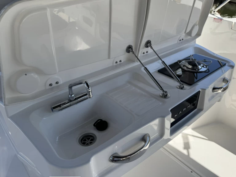 Motorboat to hire Mandelieu-la-Napoule at the best price