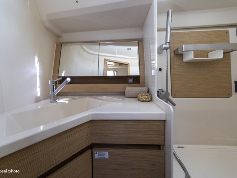 Sailboat to hire Cannigione at the best price