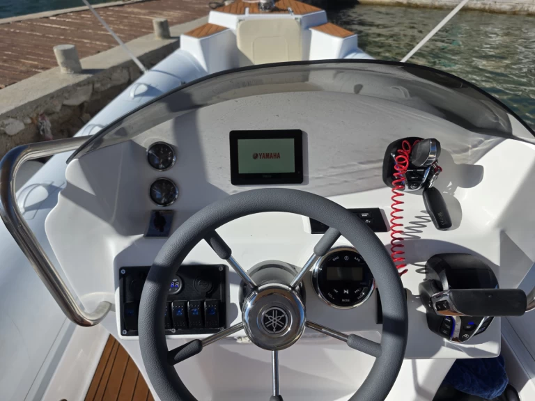 Hire RIB SeaScent with a boat licence