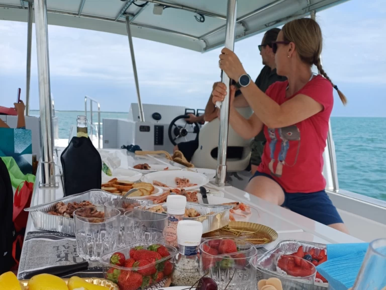Charter a Lagoon 33 solar in Caorle on Samboat