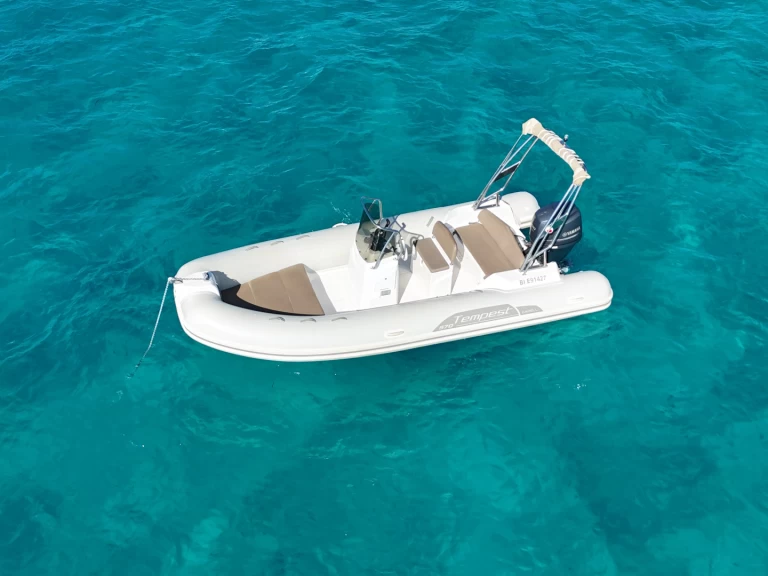 Hire RIB Capelli with a boat licence