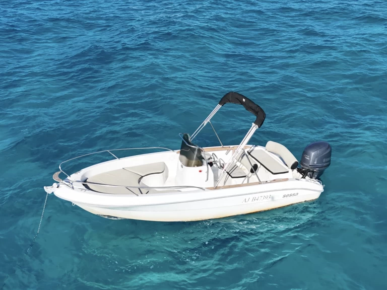 Hire Motorboat Sessa Marine with a boat licence