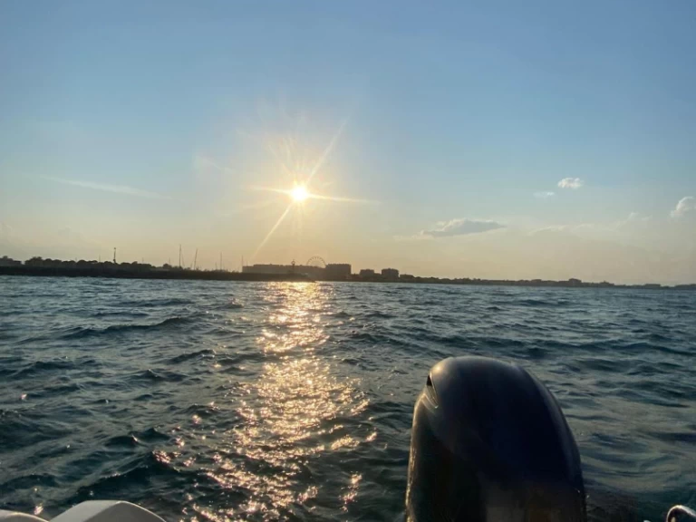 Charter a Jeanneau Cap camarat 6.5 wa s2 in Saint-Cyprien on Samboat