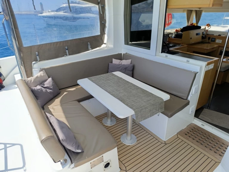 Catamaran hire in Cannes - Lagoon Lagoon 40