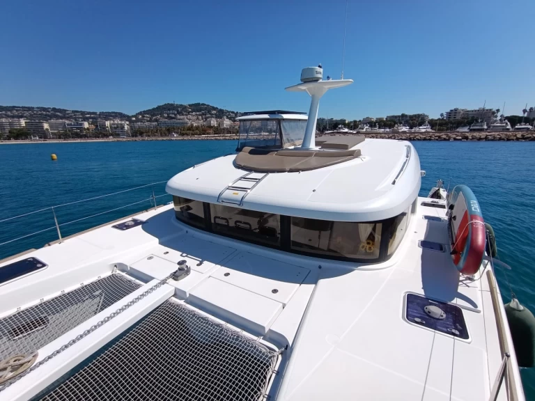Charter a Lagoon Lagoon 40 in Cannes on Samboat