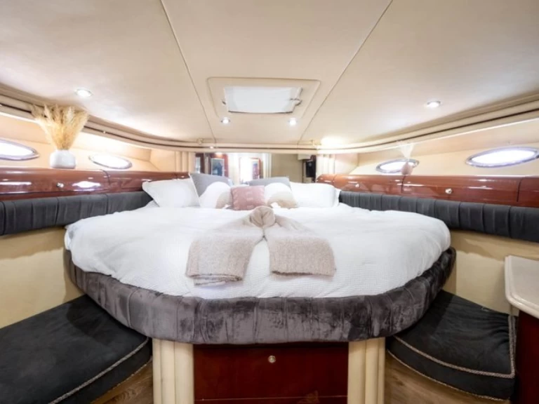 Charter a Sea Ray 600 Sun sport in Marina Del Rey on Samboat