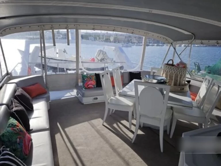 Hire Luxury Yacht with or without skipper Custom Long Beach