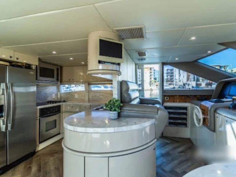 Luxury Yacht to hire Newport Beach at the best price