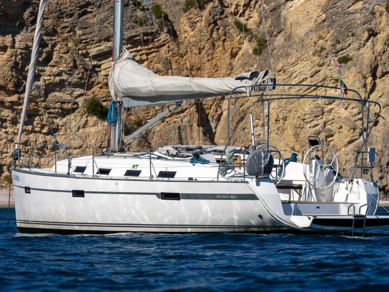Hire Sailboat Bavaria with a boat licence