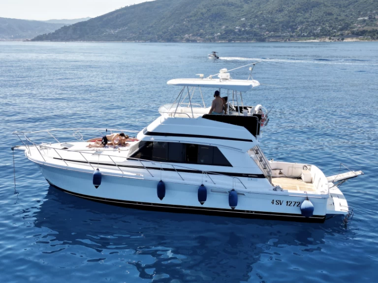 Motorboat to hire Alassio at the best price