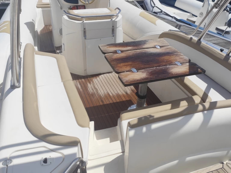 Hire RIB Bsc with a boat licence