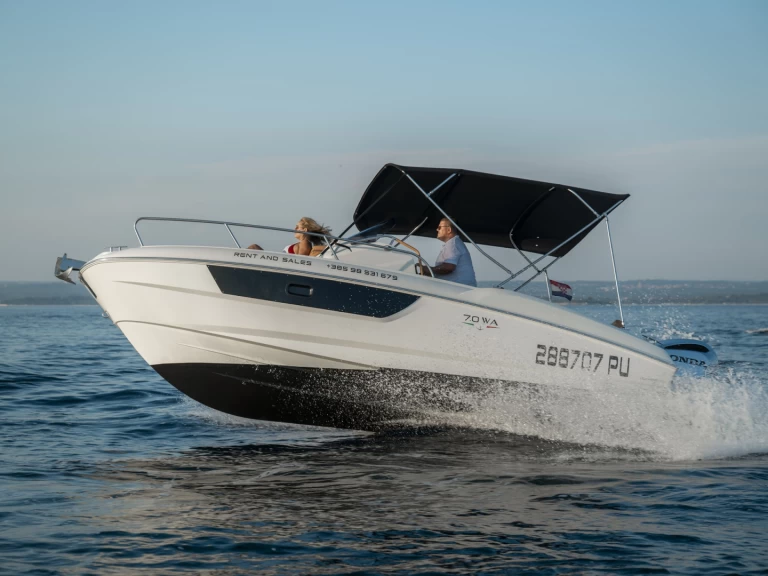 Hire a Prua al vento 7.0WA Marina Polesana