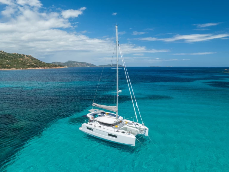 Hire Catamaran Lagoon with a boat licence