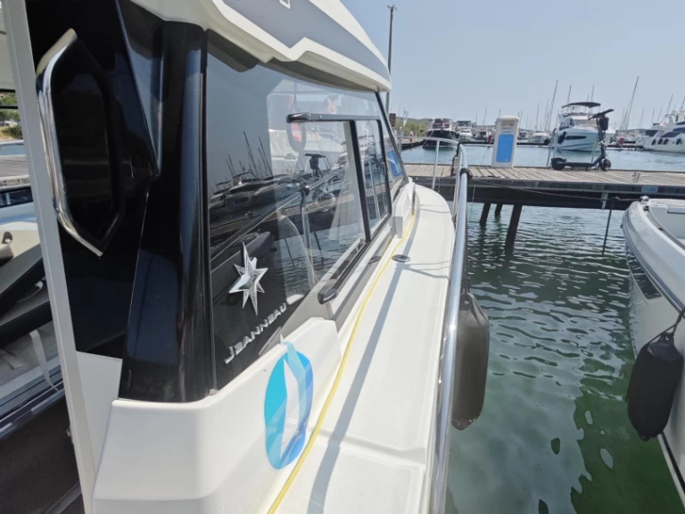 Motorboat hire in Punat - Jeanneau Merry Fisher 795 Series2