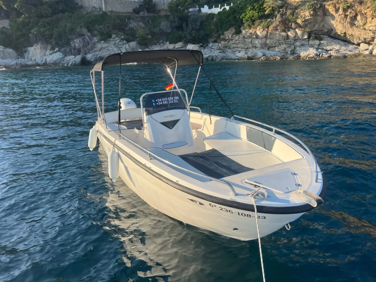 Hire Motorboat Orizzonti with a boat licence