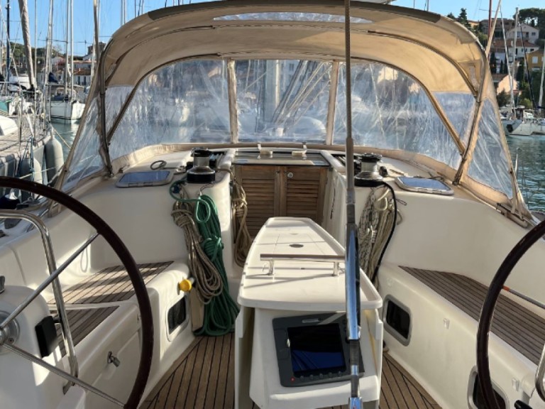 Sailboat to hire Hyères at the best price