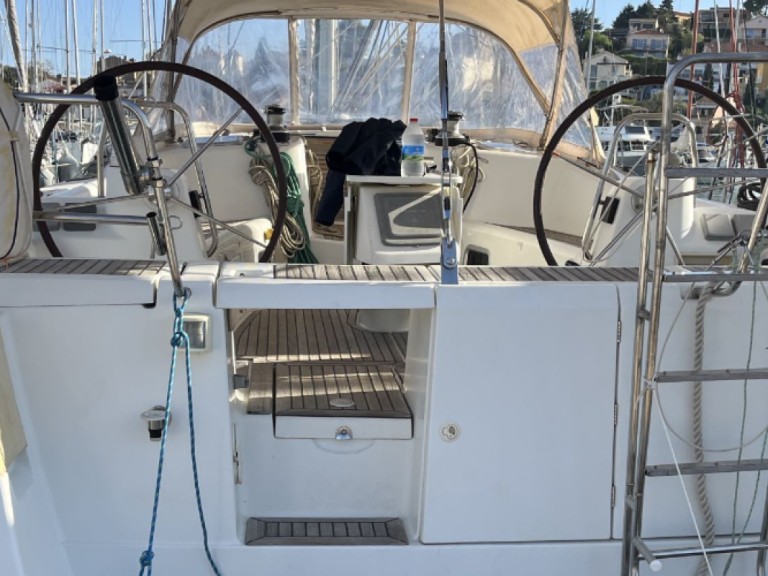 Bénéteau Oceanis 50 charter bareboat or skippered in  Hyères