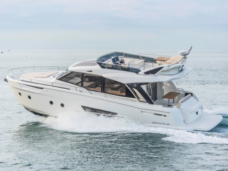 Hire Luxury Yacht with or without skipper Greenline Setúbal