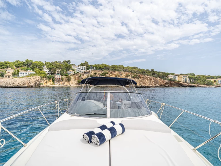 Motorboat hire in Palma de Mallorca - Cranchi Endurance 39